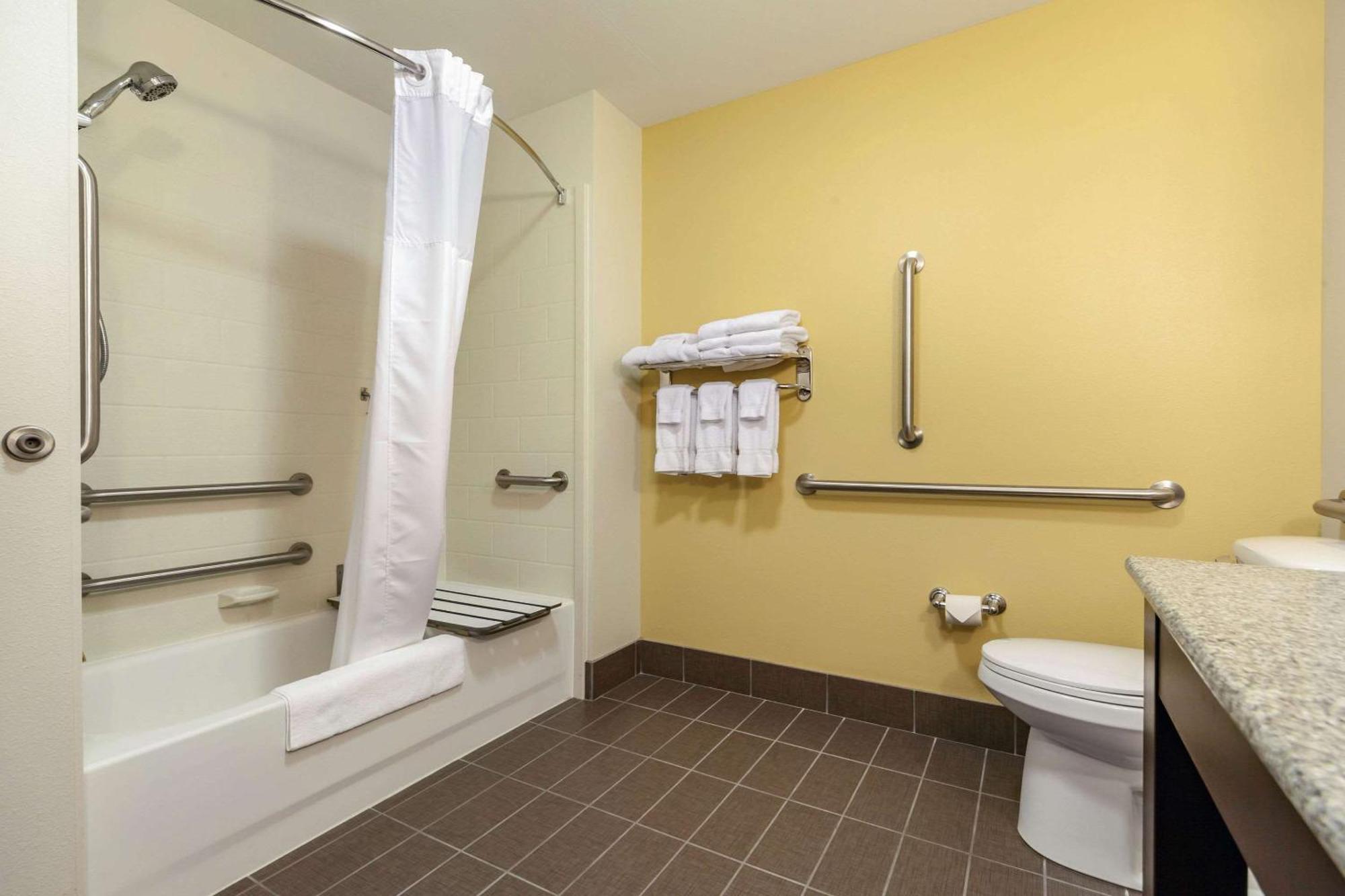 Sleep Inn & Suites Grand Forks Near Alerus Center Экстерьер фото