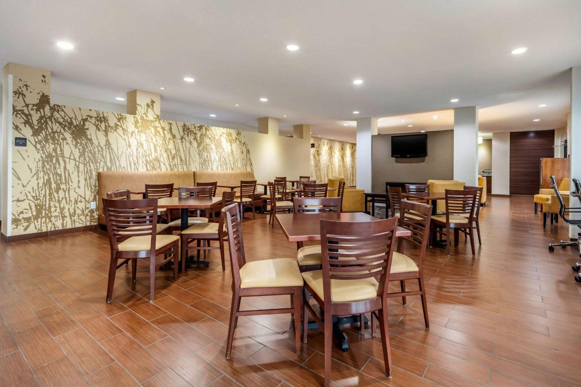 Sleep Inn & Suites Grand Forks Near Alerus Center Экстерьер фото