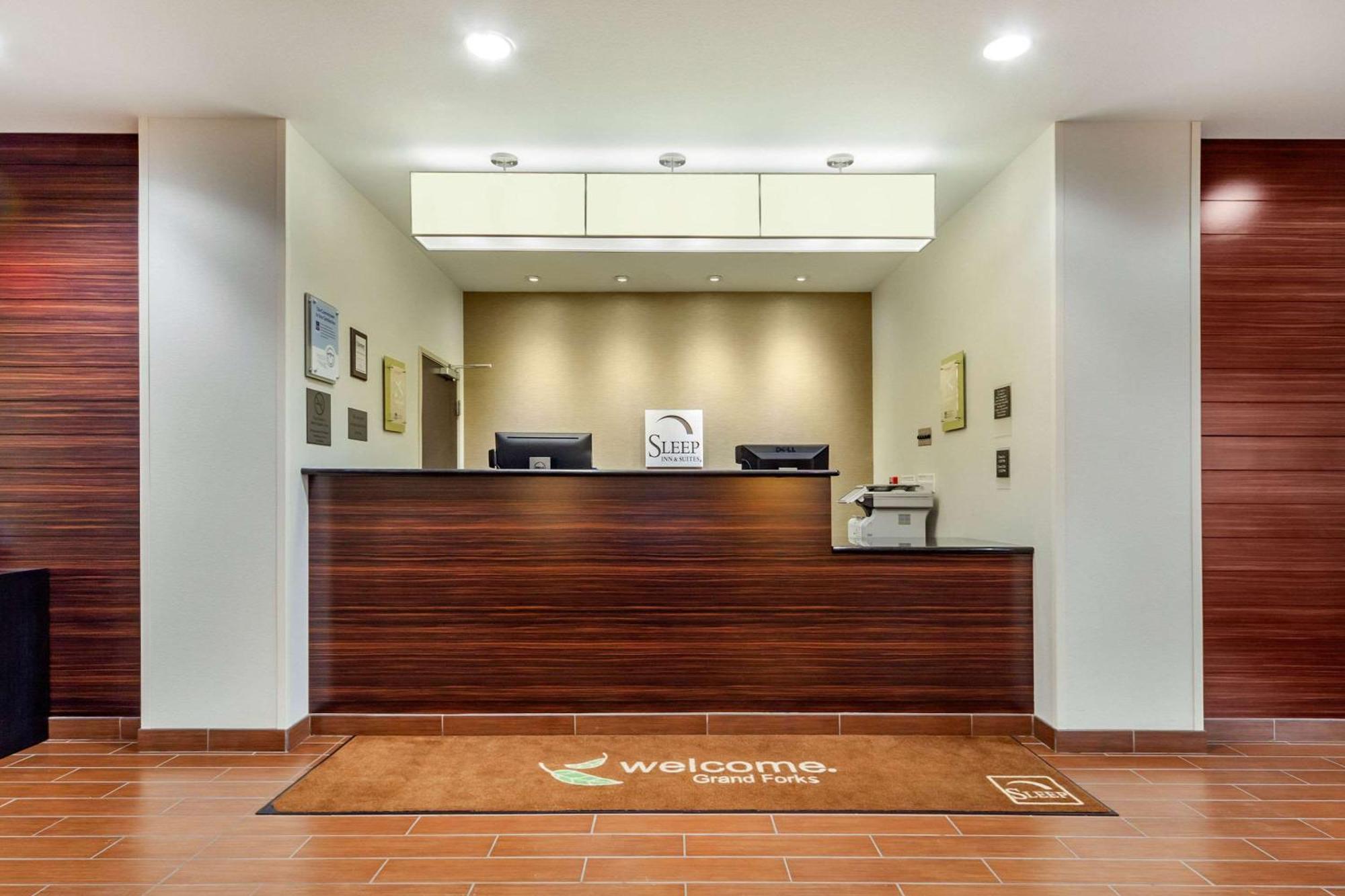 Sleep Inn & Suites Grand Forks Near Alerus Center Экстерьер фото